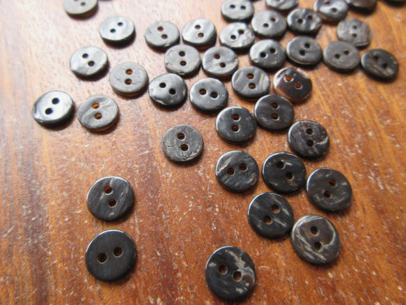 茶蝶貝のボタン　9mm　ナチャラルタイプ（2H）　20個 6枚目の画像