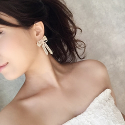 ruban リボンピアス ナチュラルウェディングに使うブライダルアクセサリー wedding 大ぶりイヤリング 2枚目の画像