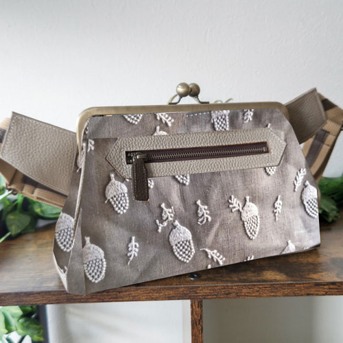 RUKA様 オーダー ミナペルホネンどんぐり/がま口ボディバッグ本革  