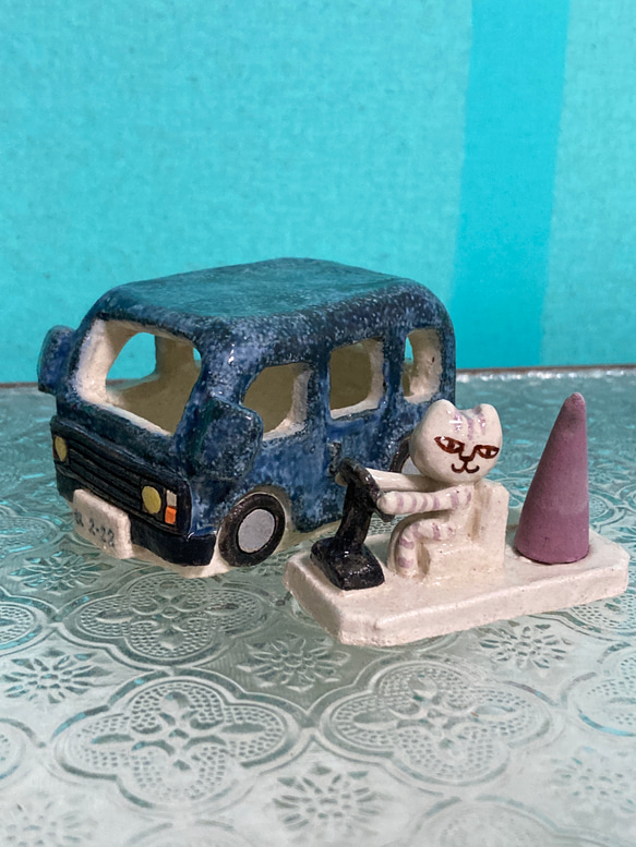 陶器雑貨　ねこ運転手の車型お香立て　クラシックハイエース型　ネイビー 1枚目の画像