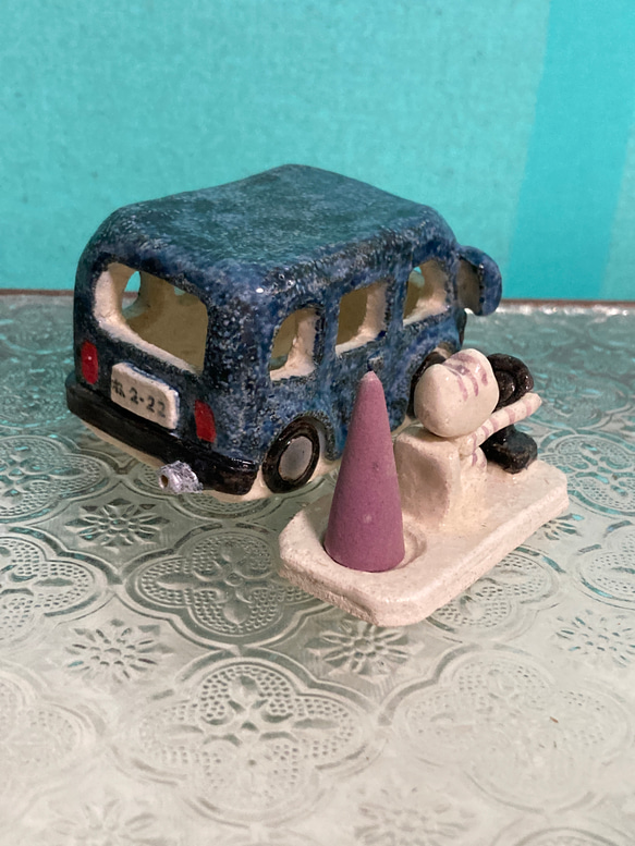 陶器雑貨　ねこ運転手の車型お香立て　クラシックハイエース型　ネイビー 3枚目の画像