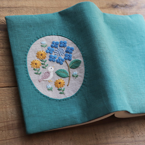 手刺繍のブックカバー『夏の日』【受注制作】 ブックカバー スミレソラ