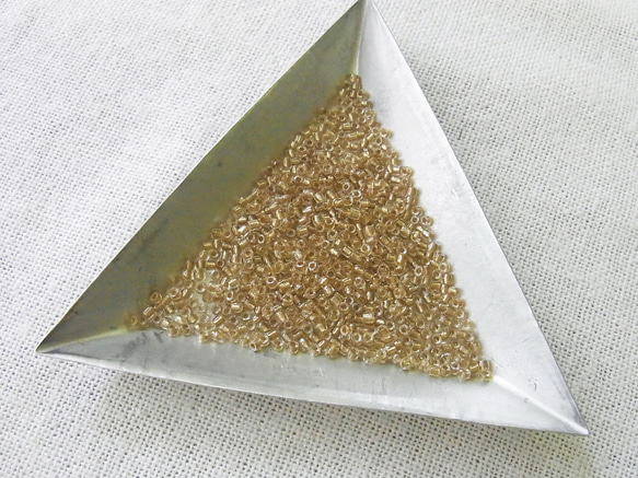 カットビーズ　ライトベージュゴールド×クリア 3枚目の画像
