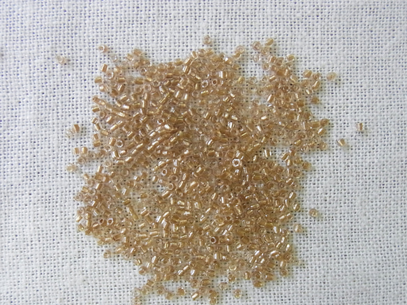 カットビーズ　ライトベージュゴールド×クリア 5枚目の画像