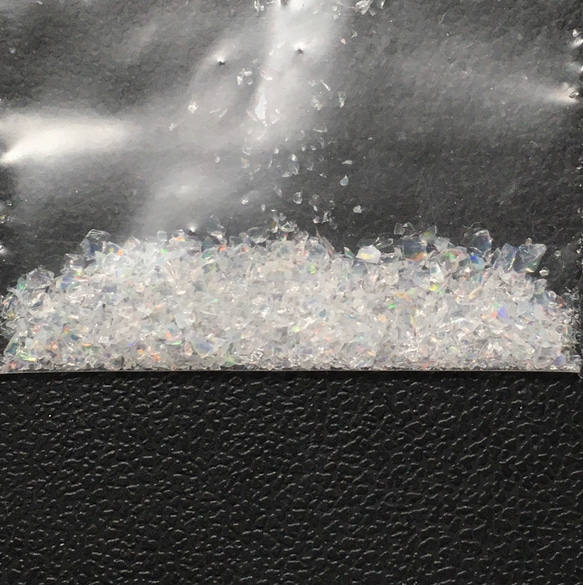 《合成オパール》(フローレスオパール) 原石 ウォーター/マルチ斑 0.4g ㉑ 1枚目の画像