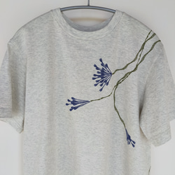 ユニセックスM・スタンプアートワークTシャツ『いちごいち衣』青ハナ 2枚目の画像