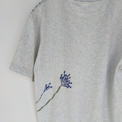 ユニセックスM・スタンプアートワークTシャツ『いちごいち衣』青ハナ 3枚目の画像