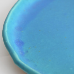 縁がなみなみした丸いプレート大皿(マット/水色/青/トルコブルー/白御影土) 15枚目の画像
