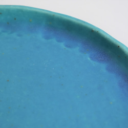 縁がなみなみした丸いプレート中皿(マット/水色/青/トルコブルー/白御影土) 10枚目の画像