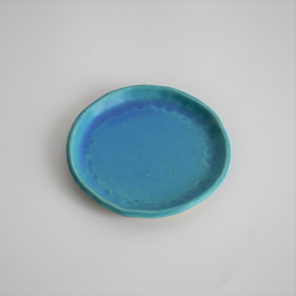 縁がなみなみした丸いプレート小皿(マット/水色/青/トルコブルー/白御影土) 3枚目の画像