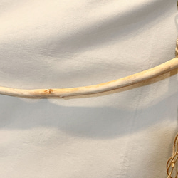 オホーツク流木　つるさら木肌の弓形ハンガーラック　106cm S字　ゴールド 6枚目の画像