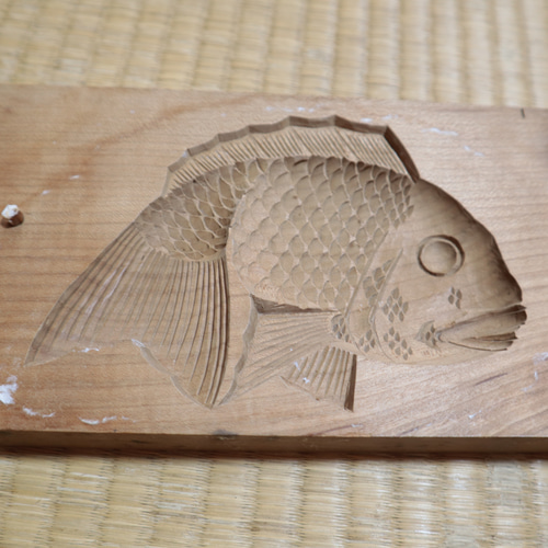 和菓子の木型を使った日本画【跳ねる鯛】0号サイズ 絵画 石井里枝 通販