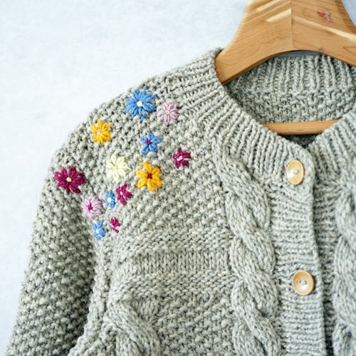 完売】ウール・花刺繍ケーブル編みカーディガン(N-380078 完売】ウール・花刺繍ケーブル編みカーディガン(N-380078