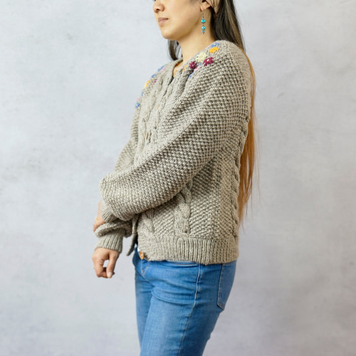完売】ウール・花刺繍ケーブル編みカーディガン（N-380078-グレー