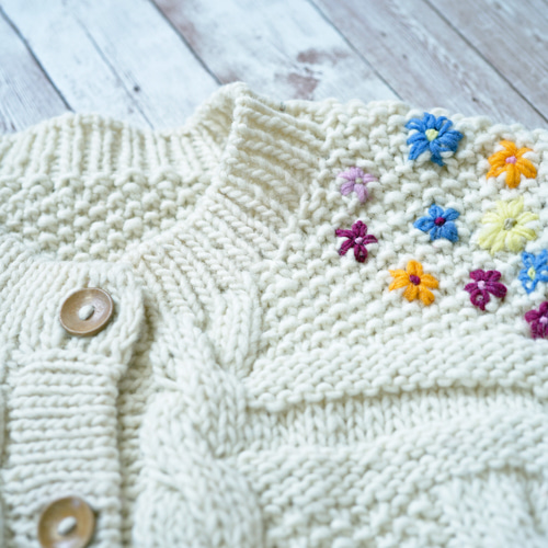 トクコプルミエヴォル カーディガン ニット ウール 長袖 9 アイボリー 花刺繍 TOKUKO 1er VOL - トクコプルミエヴォル 長袖カーディガン 刺繡装飾