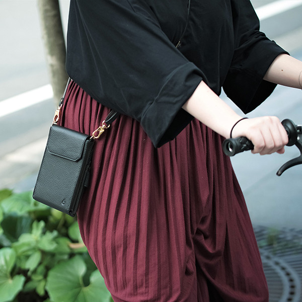 ワンタッチで取り外し可能　財布付きスマホポシェット　ソフトイタリアンレザー　MJ6160　ブラック