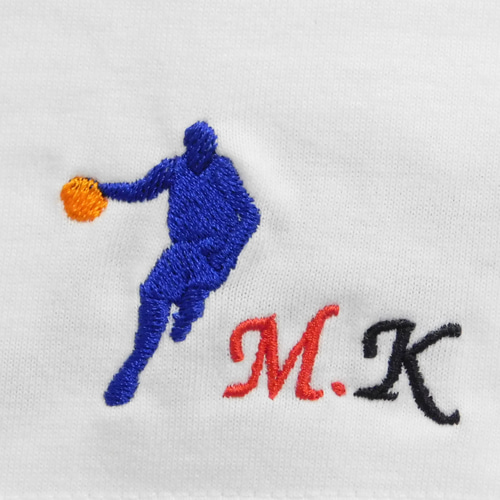 バスケのシルエットとイニシャル刺繍入りTシャツ 男女兼用 6.2オンス