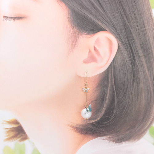 蝶とコットンパール(1109) ピアス/イヤリング/ノンホールピアス/樹脂 