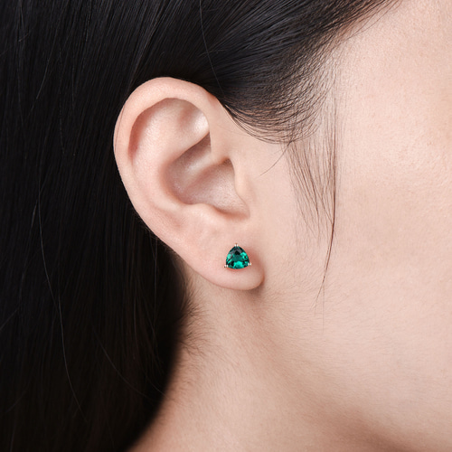 ユニークな 5 月の誕生石エメラルドピアスグリーン宝石ソリティア