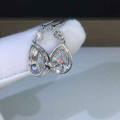 newデザイン】ゴージャス 6カラット モアサナイト ピアス K18WG ピアス  