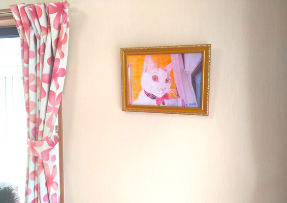 絵画「窓越しにパトロールする白猫」K.Isobe A4判 複製画 (ゴールド)　 4枚目の画像