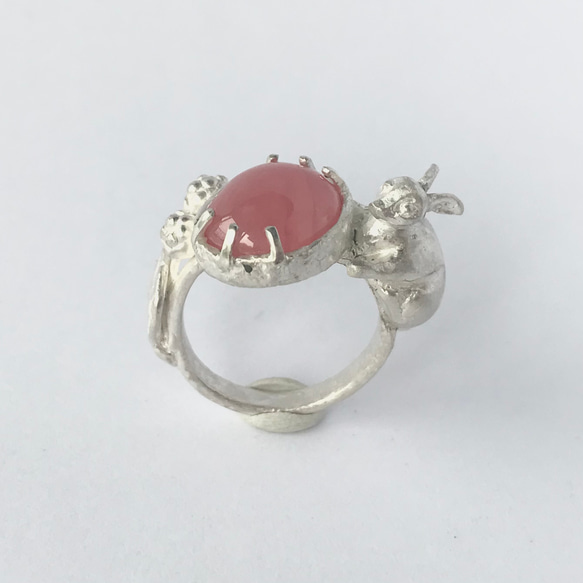 うさぎと野苺の指輪 インカローズ sv925　一点物 3枚目の画像