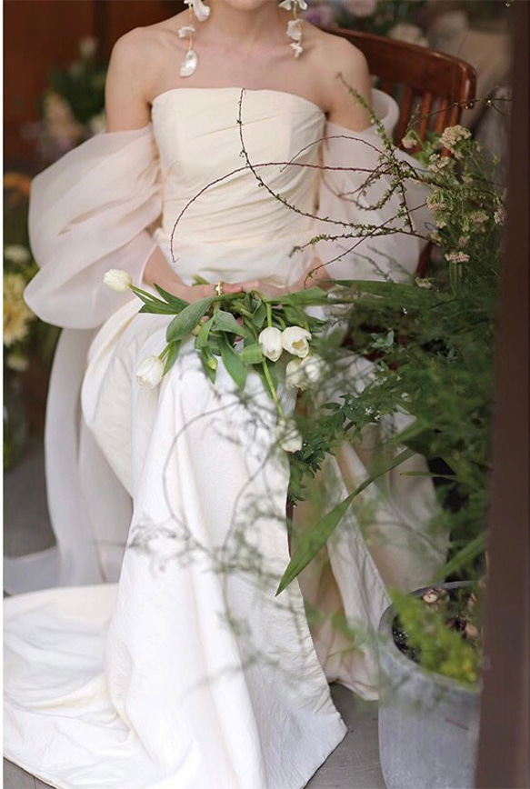 チュール　スリット　オフショルダー　ウェディングドレス 10枚目の画像
