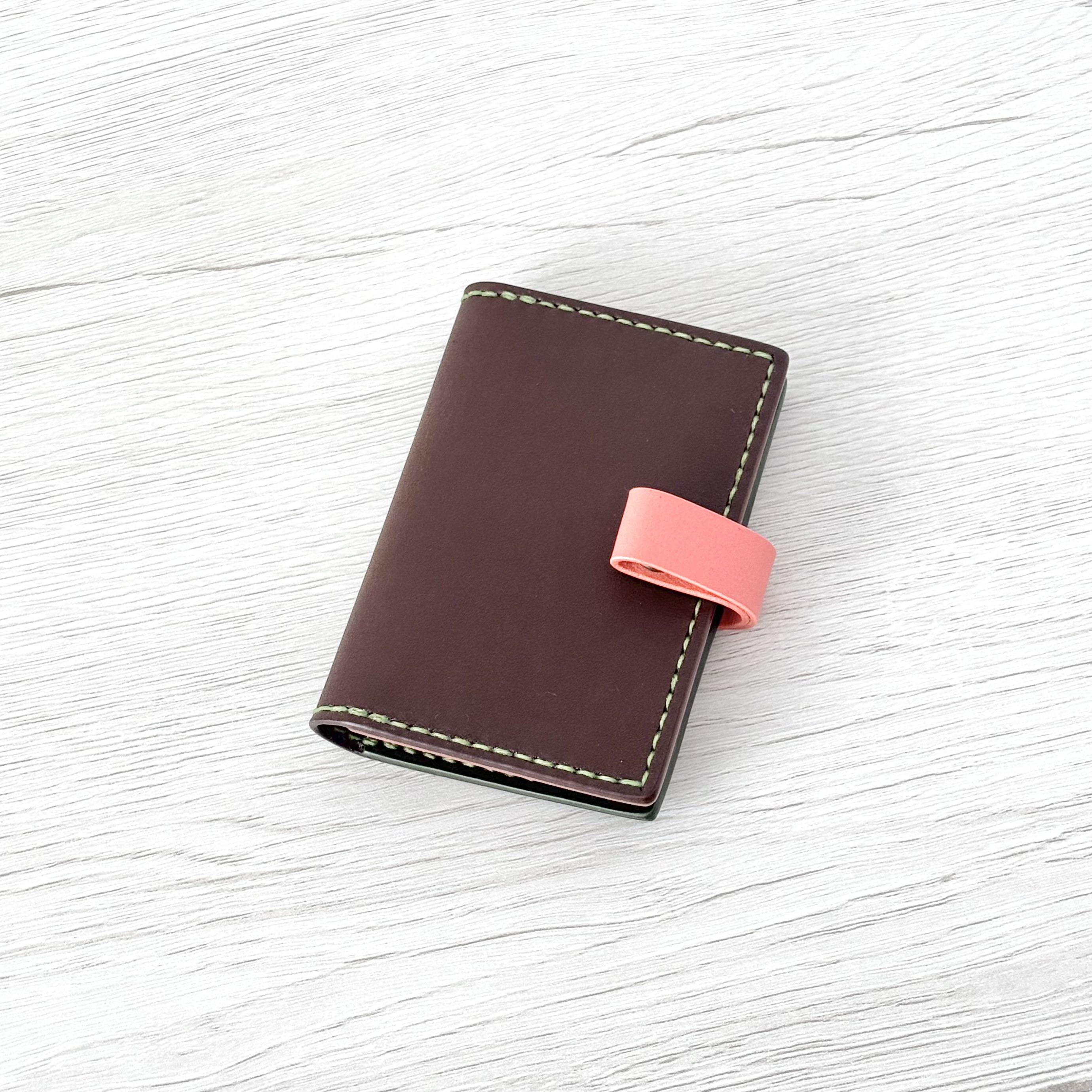 手帳のようなキーケース｜チョコ×ピンク×グリーン〈在庫品〉