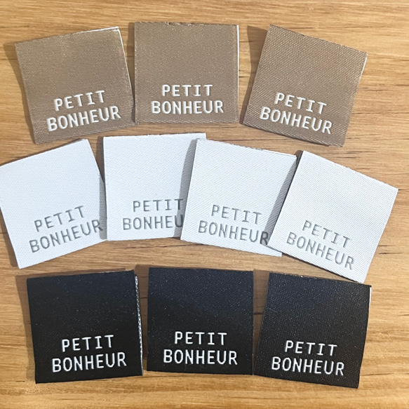 ピスネーム　フレンチ刺繍タグ　PETIT BONHEUR 10枚セット　布タグ 1枚目の画像