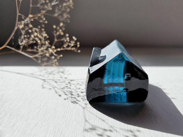 ガラスの家　置物　インテリア　ブラック＆ブルー 4枚目の画像