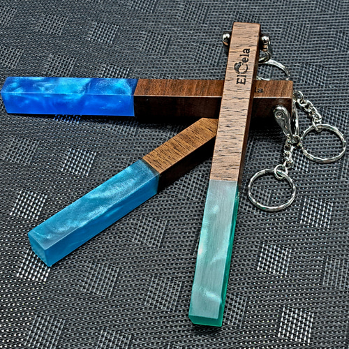 木 レジン LEDキーホルダー 緑の木