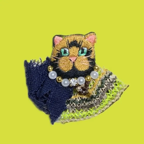 SALE⭐︎【dress up/猫/茶々丸】刺繍ブローチ 1枚目の画像