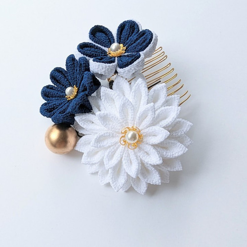 るオーダー髪飾り 髪飾り：上品な青や紺の花にゴールドの飾りがアクセント】hair