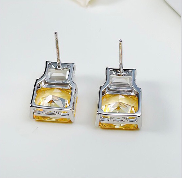 イエロー 香水ボトル 高炭素ダイヤモンド キラキラ ゴージャス スタッドピアス ホワイト 白 黄色 パフューム 可愛い 3枚目の画像