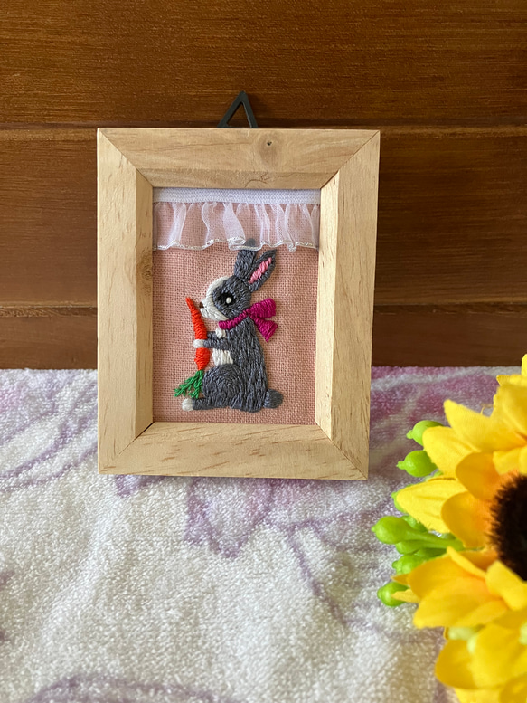 刺繍フレーム うさぎ グレー×白 壁掛け インテリア 雑貨 その他