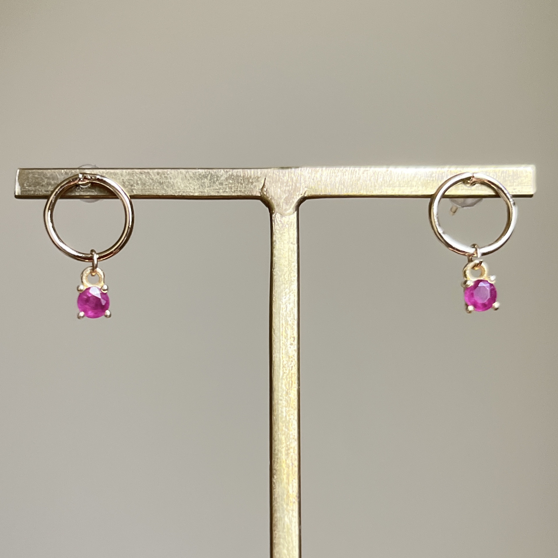 《7月誕生石》大人ピンクレッドカラールビーのリングピアス14kgf 一粒ピアス/イヤリング変更可　誕生日　アレルギー対応