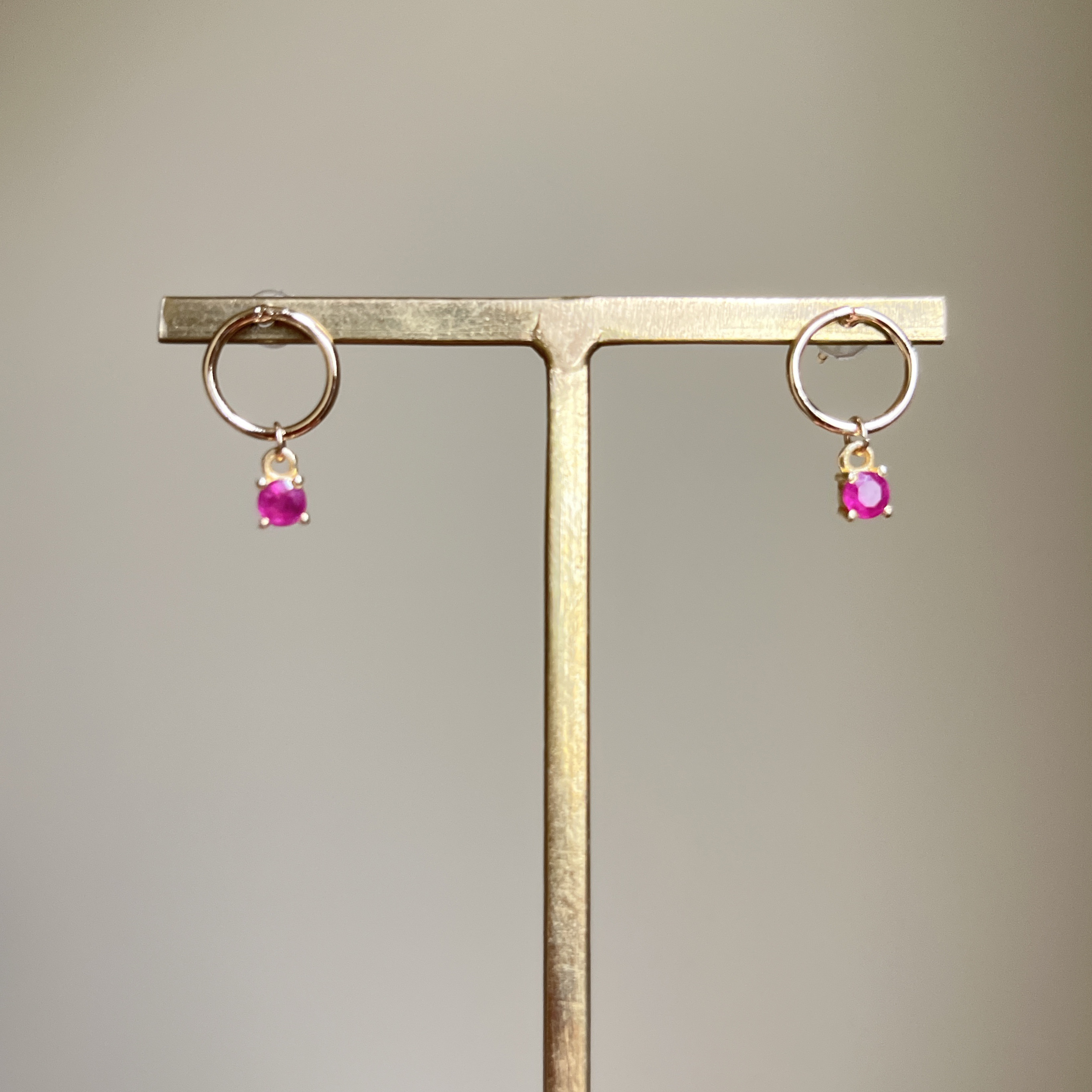 《7月誕生石》大人ピンクレッドカラールビーのリングピアス14kgf 一粒ピアス/イヤリング変更可　誕生日　アレルギー対応