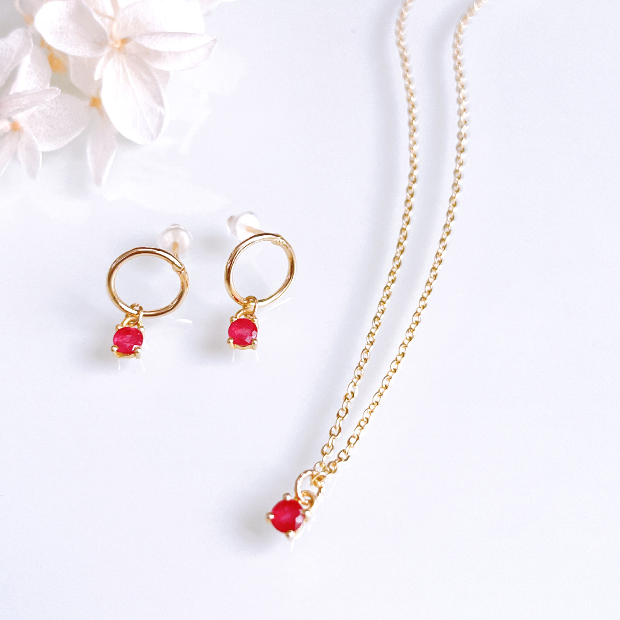 《7月誕生石》大人ピンクレッドカラールビーのリングピアス14kgf 一粒ピアス/イヤリング変更可　誕生日　アレルギー対応