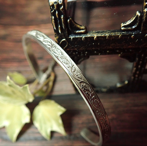 シルバーバングル（大きめサイズ）～唐草模様～ バングル・リスト