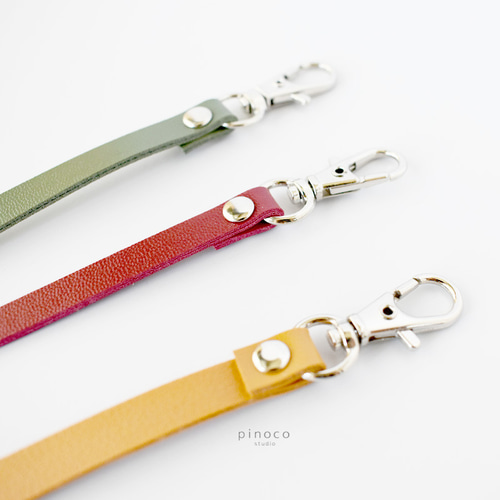 らーだ　　新品未使用⭐︎Holle ホレ ショート丈のしっかりしたレザーストラップ 全10色 (金具