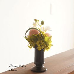 【仏花】胡蝶蘭ミディとピンクマムの仏花、Sサイズ（花器に固定したタイプです） 4枚目の画像
