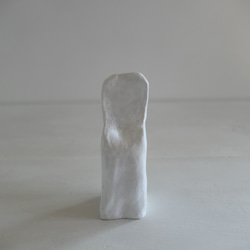 小さな椅子・白い陶オブジェ「 se  na  ⅴ」ディスプレイアート・インテリアアクセサリー・フラワーベース・彫刻・花器 2枚目の画像