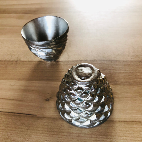 まろやかぐいのみ 松ぼっくり・杉ぼっくり 純錫製 おちょこ・ぐい呑み