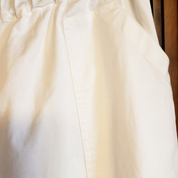 ストレッチチノ　白　ひかえめワイドパンツ 後ろポケット付き　股下丈長め　M～6L 2枚目の画像