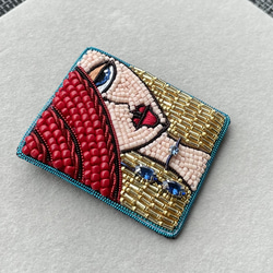 ビーズ刺繍のブローチ　-額縁シリーズ　女性- picture frame 4枚目の画像