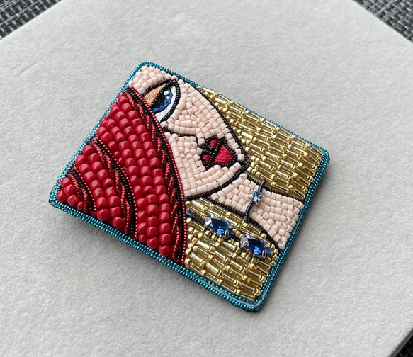 ビーズ刺繍のブローチ　-額縁シリーズ　女性- picture frame 4枚目の画像