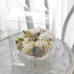 お花のリングピロー　リース型　プリザーブドフラワー　ホワイト　専用ケース付き 4枚目の画像