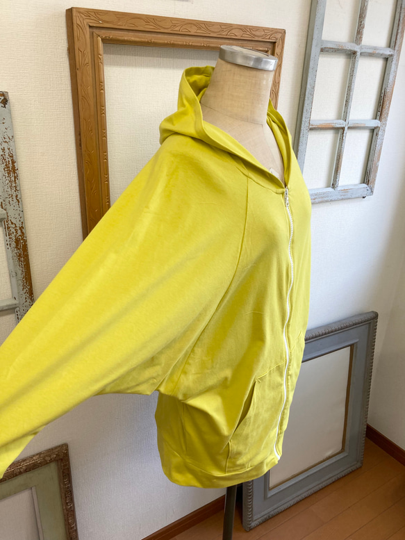 特價❤️薄款棉質裁切縫製材質蝙蝠袖連帽衫檸檬黃（尺寸L） 第3張的照片