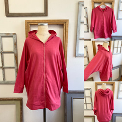 促銷價❤️薄款棉質剪裁縫製材質蝙蝠袖連帽衫震撼粉紅色（尺寸L） 第2張的照片