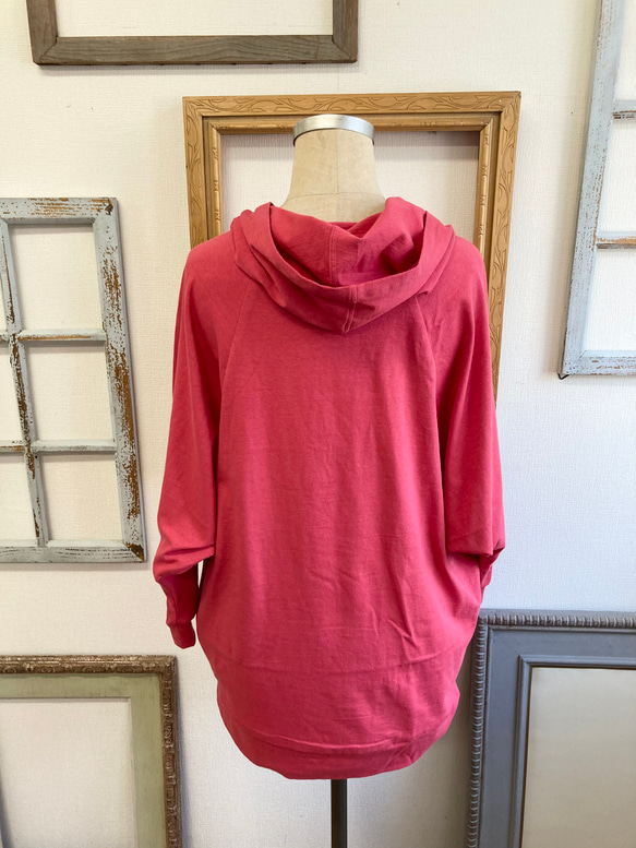 促銷價❤️薄款棉質剪裁縫製材質蝙蝠袖連帽衫震撼粉紅色（尺寸L） 第9張的照片